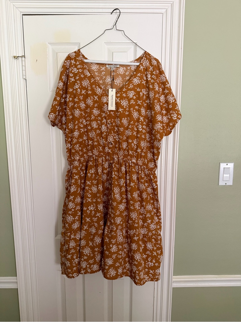 NWT Women's Floral V-Neck Dress - Rust with White Print